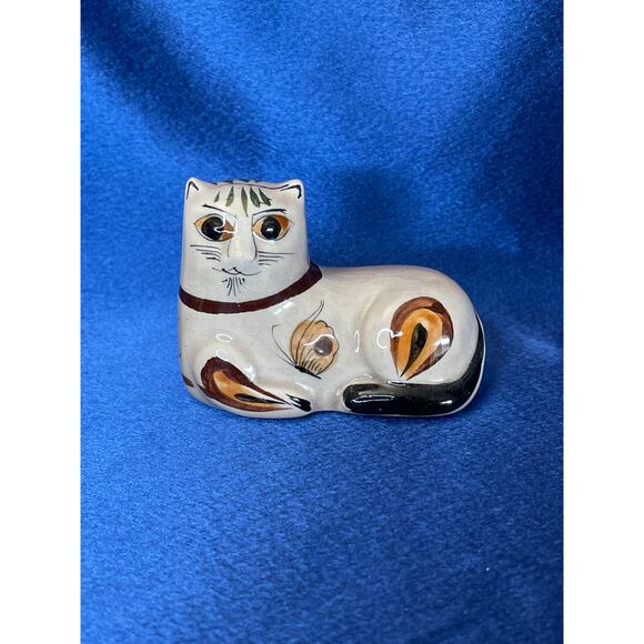 Vintage Signed Mexican Folk Art Pottery Cat Laying Down - Picture 1 of 8